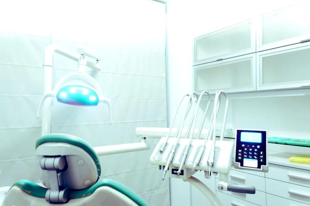 Equipamiento dental digital de alta tecnología para implantes y estética
